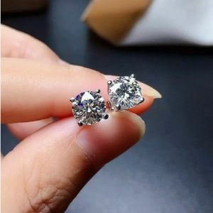 18K White Gold 7mm Diamond Stud Earrings